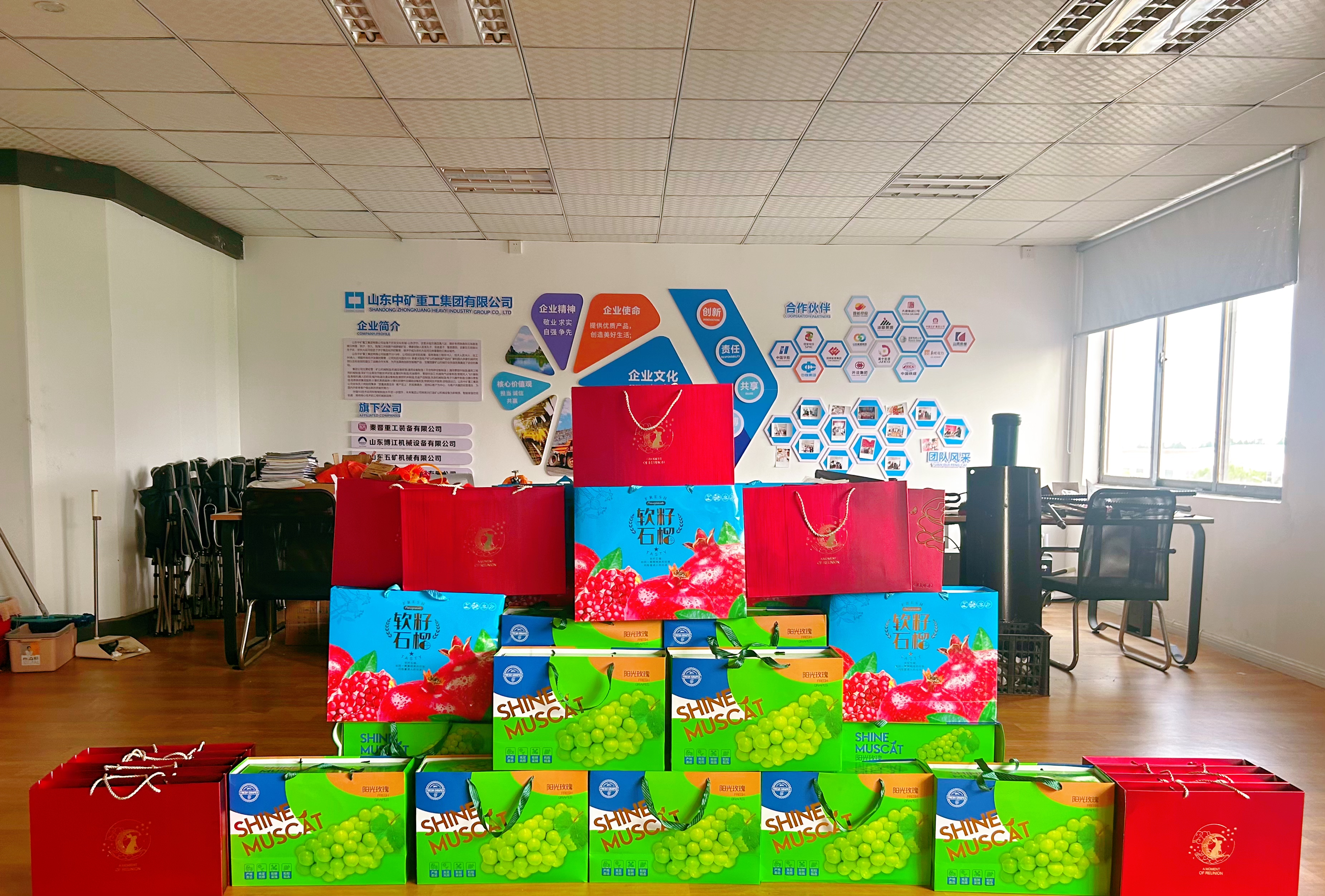 发放中秋福利 传递温暖关怀 