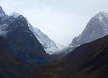 新疆西天山隧道工程施工与冰川保护并重